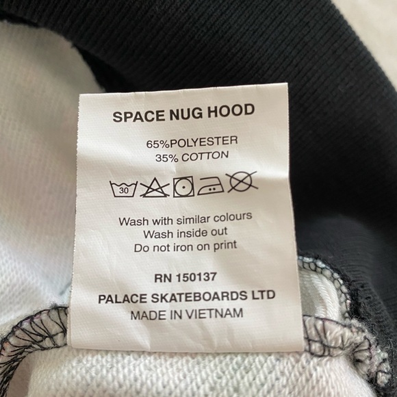 Palace hoodie ✨$24 when bundled✨ - Picture 8 of 12